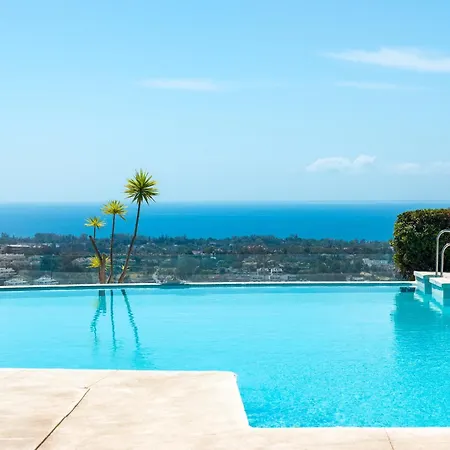 Charming 2-bedroom With Beautiful Sea Views Appartement