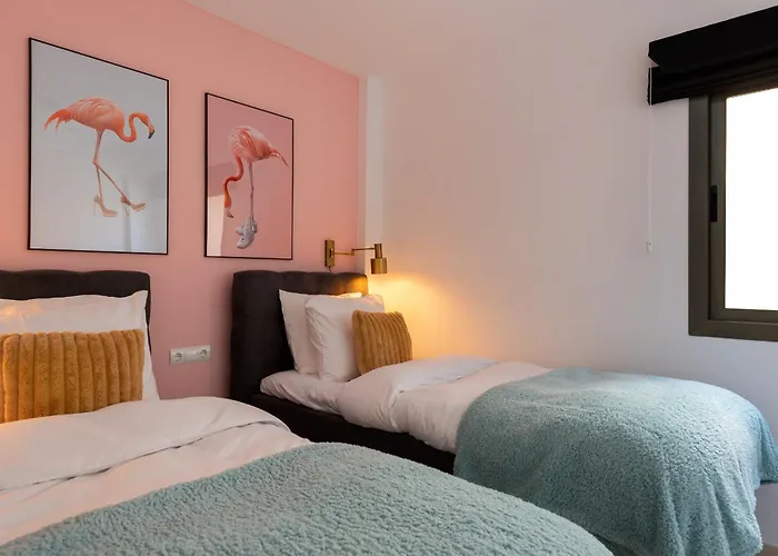 Charming 2-bedroom With Beautiful Sea Views