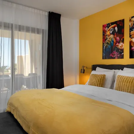 Charming 2-bedroom With Beautiful Sea Views Appartement