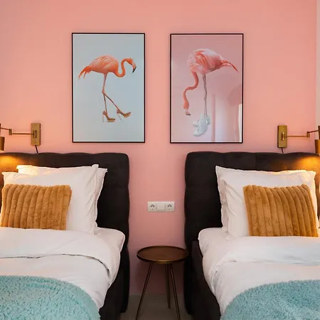 Апартаменты Charming 2-bedroom With Beautiful Sea Views *