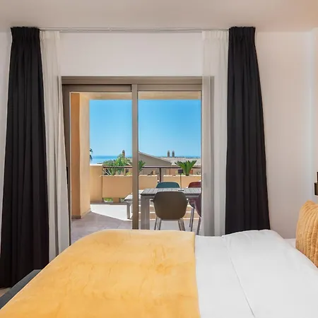 Charming 2-bedroom With Beautiful Sea Views Appartement