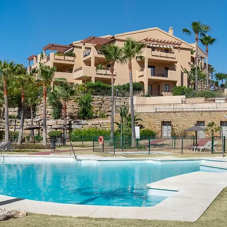 Charming 2-bedroom With Beautiful Sea Views *