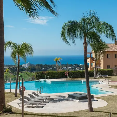 Charming 2-bedroom With Beautiful Sea Views *