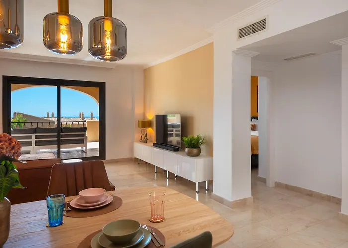 Charming 2-bedroom With Beautiful Sea Views Appartement