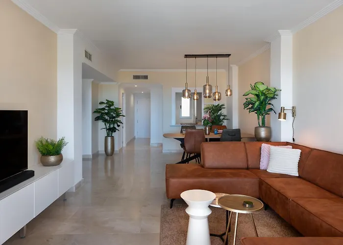 Charming 2-bedroom With Beautiful Sea Views Appartement