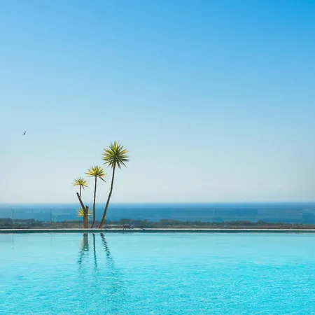 Апартаменти Charming 2-bedroom With Beautiful Sea Views