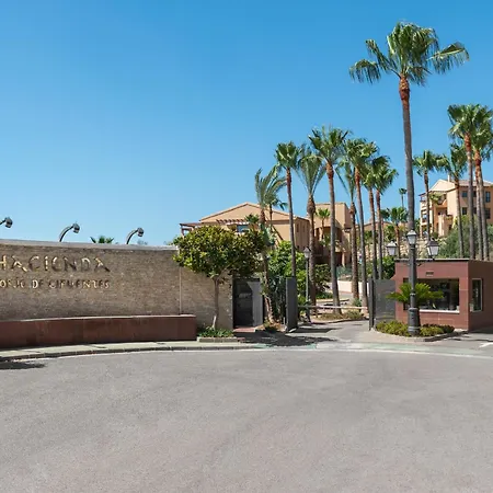 Charming 2-bedroom With Beautiful Sea Views Апартаменти