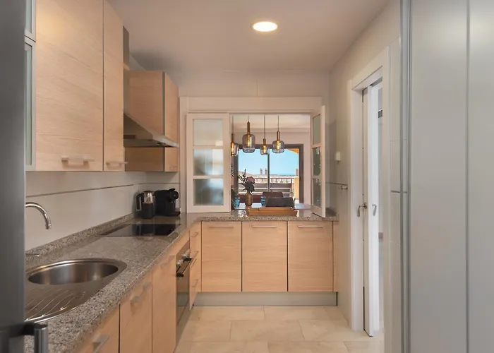 Charming 2-bedroom With Beautiful Sea Views 베나하비스