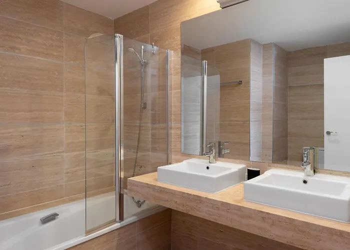 Charming 2-bedroom With Beautiful Sea Views 베나하비스